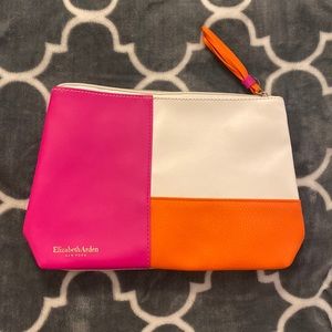 NEW Elizabeth Arden Makeup or Travel bag